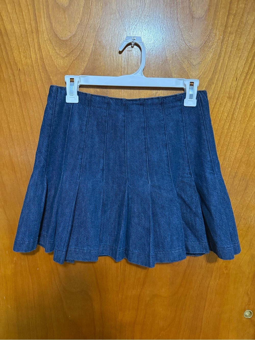 Alice + Olivia Dark Blue Pleated Denim Skirt